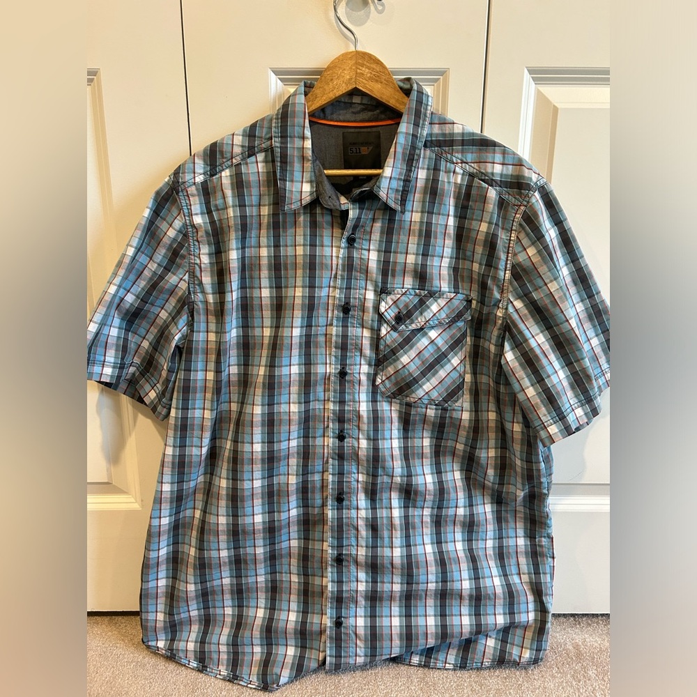 5.11 Tactical series Button down Short Sleeve shirt men’s size large blue